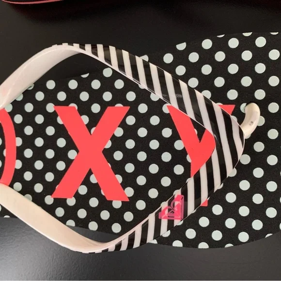 TWO PAIR size 8 brand new ROXY Flip Flops - Picture 3 of 5